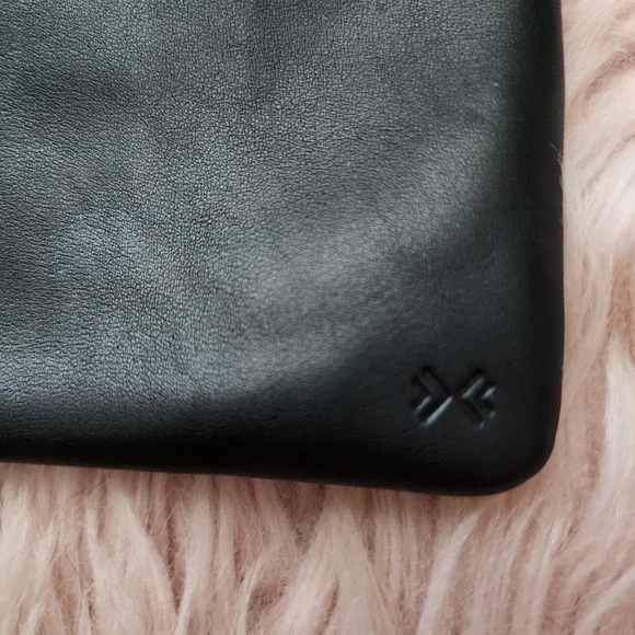 Skagen Denmark zip pouch wristlet black leather - Picture 2 of 11